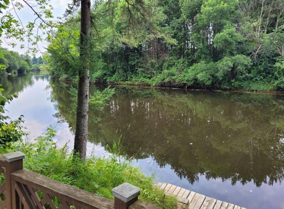 Whispering Pines Riverside Retreat Villa Coboconk Exterior photo